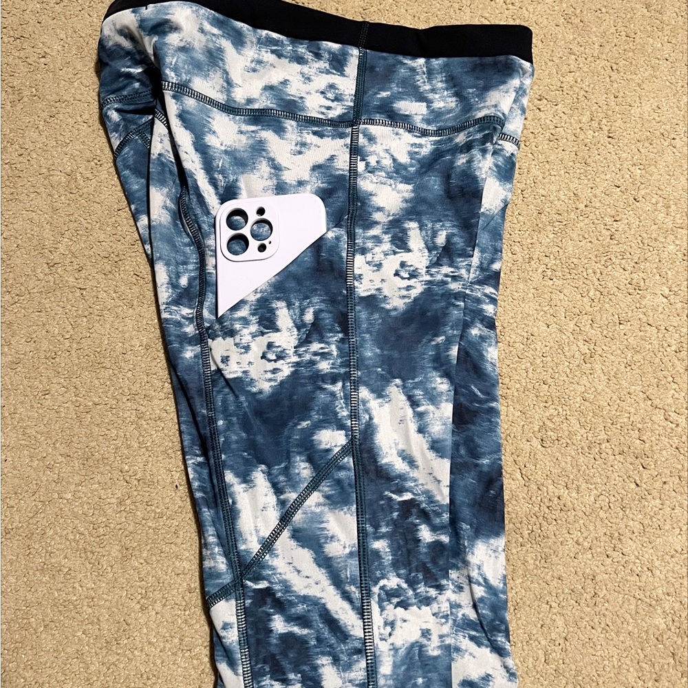 Size 4 Lululemon Cloud Pattern Running Leggings - image 2